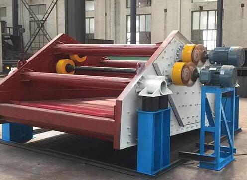 如何調整直線搖擺篩的進料裝置？